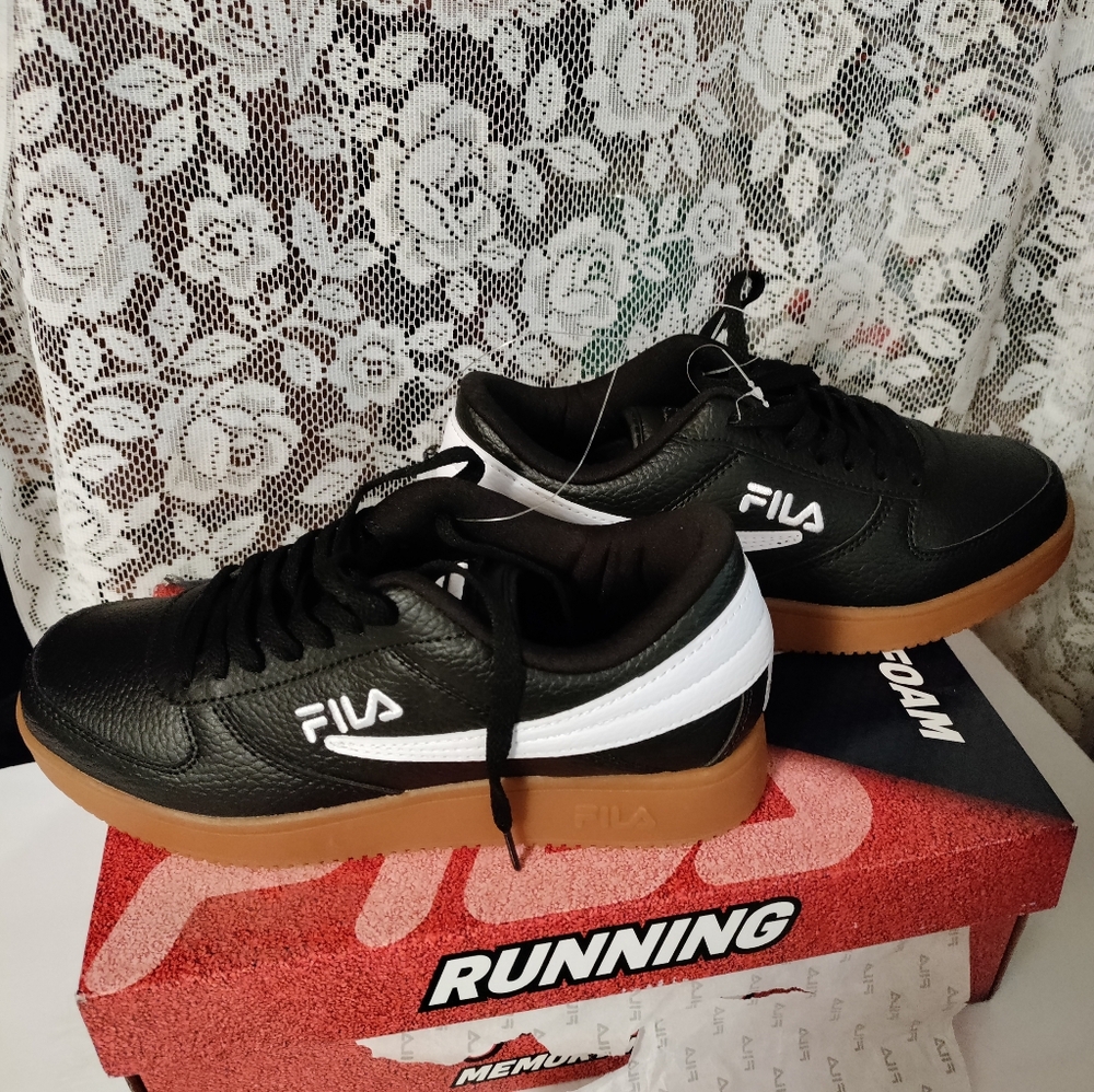 Fila Black White Classic  Low Top Sneakers Women 8.5 NWOB.
